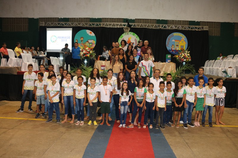Prefeitura de Água Branca premia estudantes que se destacaram nas olimpíadas estudantis em 2019