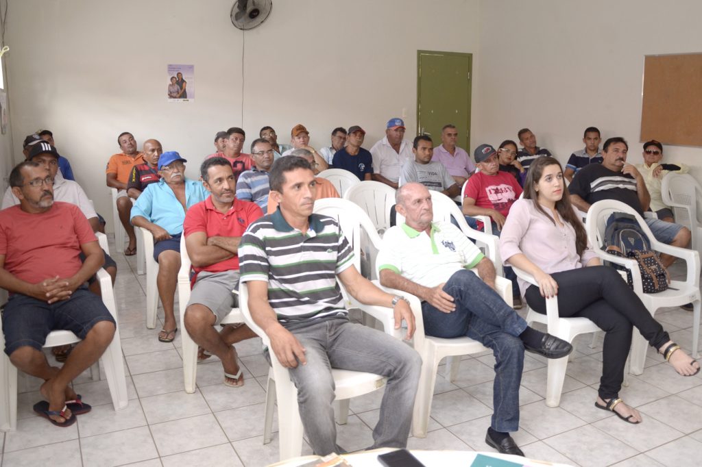 Prefeitura de Água Branca promove orientação aos proprietários de frigoríficos