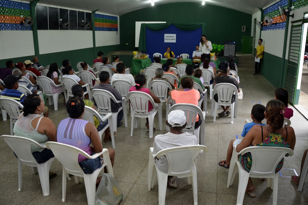 Prefeitura de Água Branca realiza mais uma entrega de cestas básicas do projeto Pão na Mesa Prefeitura de Água Branca realiza mais uma entrega de cestas básicas do projeto Pão na Mesa
