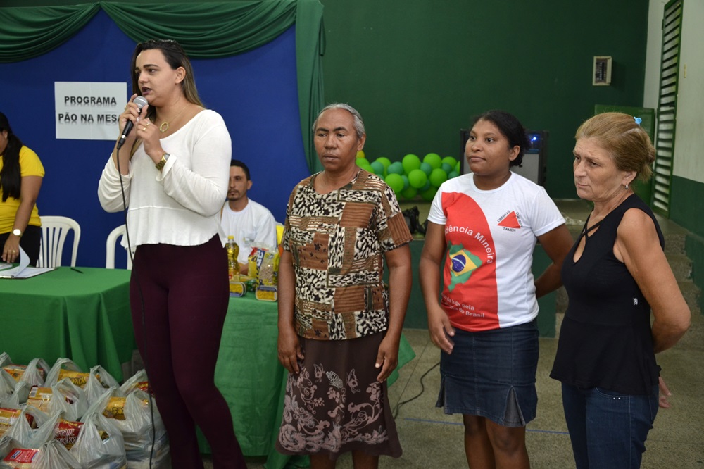 Prefeitura de Água Branca realiza mais uma entrega de cestas básicas do projeto Pão na Mesa