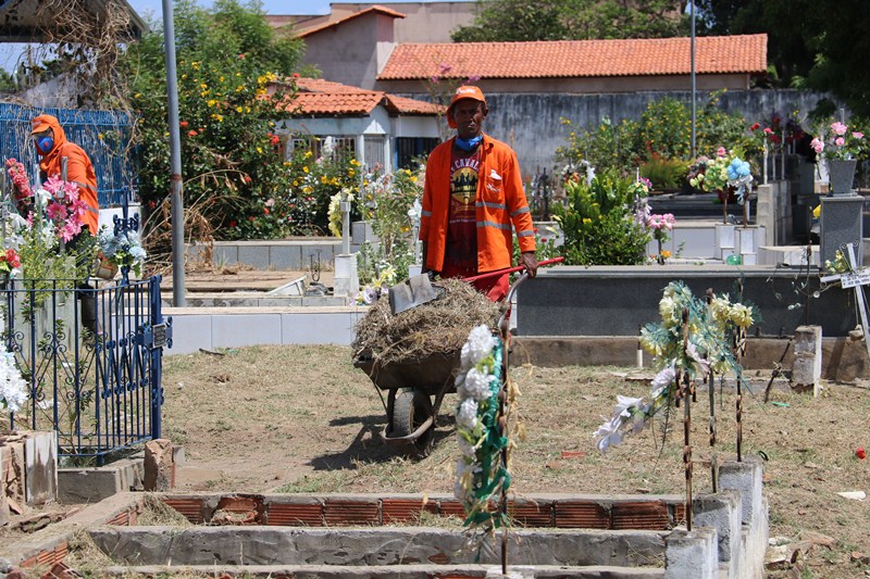 Prefeitura de Água Branca realiza manutenção de cemitérios Prefeitura de Água Branca realiza manutenção de cemitérios