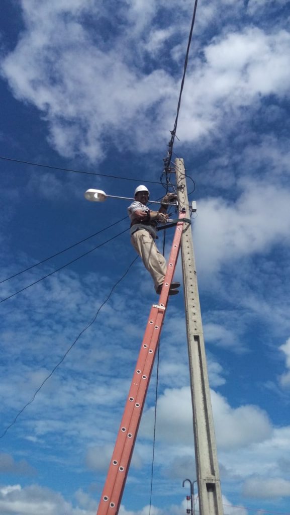 Prefeitura de Água Branca realiza manutenção do sistema de iluminação pública