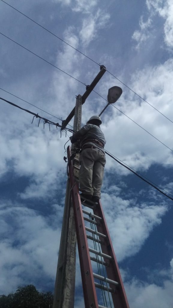 Prefeitura de Água Branca realiza manutenção do sistema de iluminação pública