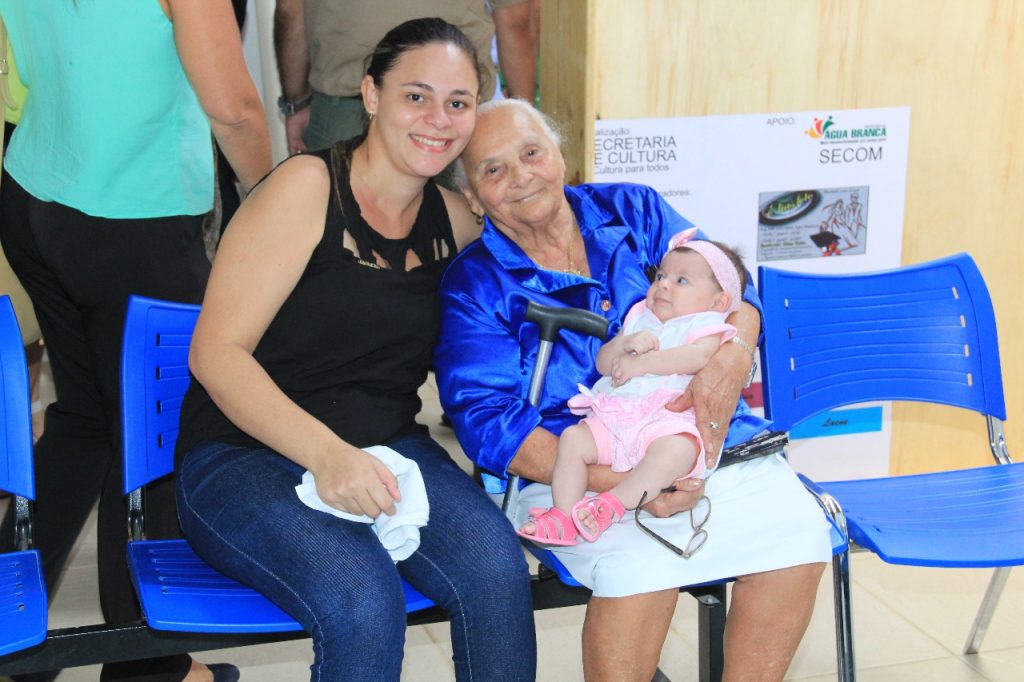 Prefeitura de Água Branca recebe exposição fotográfica “Mãe, Maior Amor do Mundo” Prefeitura de Água Branca recebe exposição fotográfica “Mãe, Maior Amor do Mundo”
