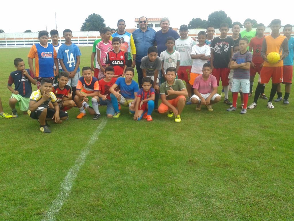 Prefeitura entrega 60 kits esportivos para o Centro de Treinamento Aguabranquense