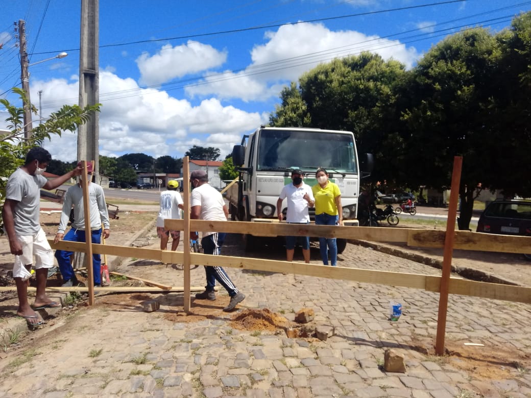 Prefeitura instala barreiras para controlar fluxo de pessoas em Água Branca Prefeitura instala barreiras para controlar fluxo de pessoas em Água Branca