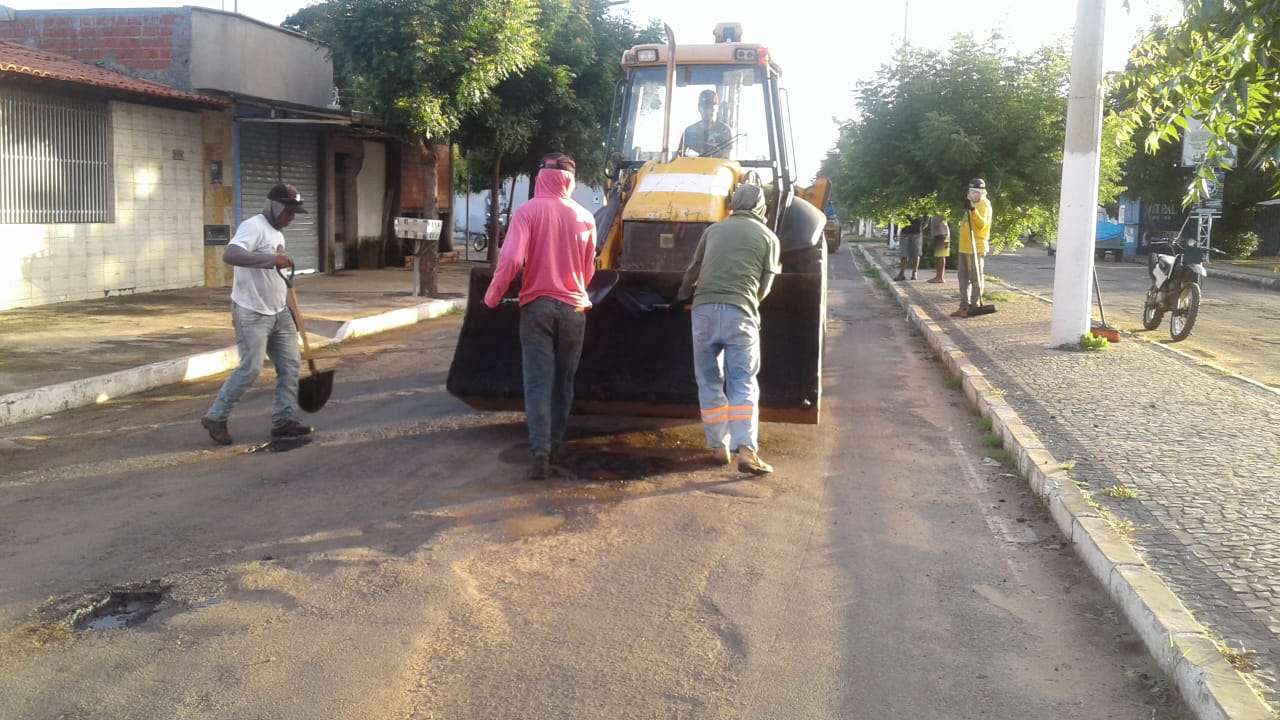 Prefeitura realiza Operação Tapa-Buraco nas avenidas de Água Branca