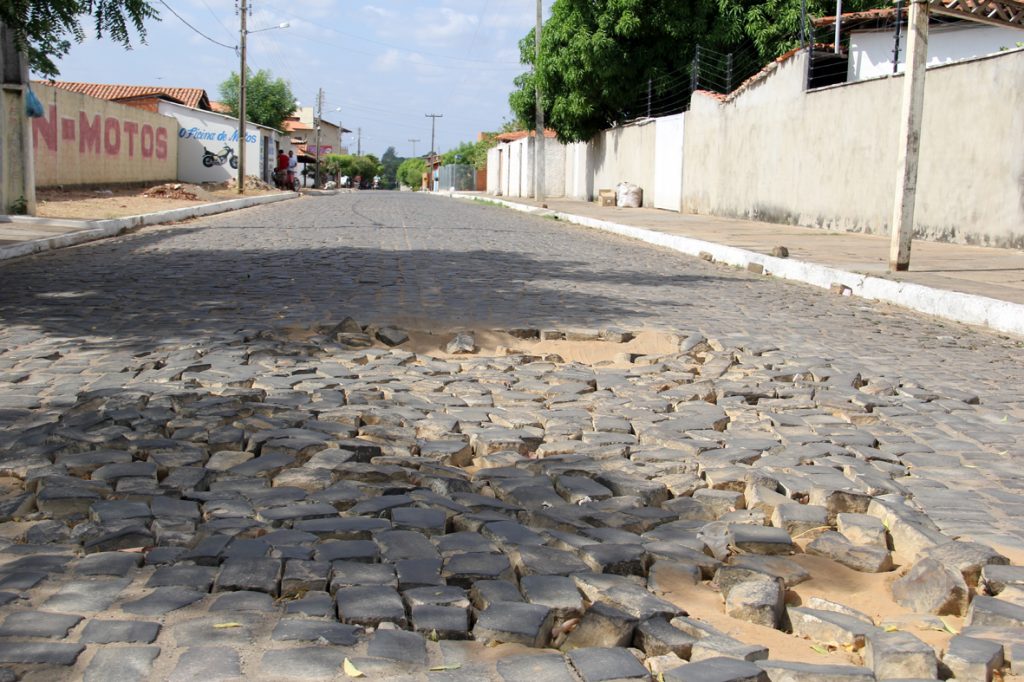 Prefeitura realiza Operação Tapa-Buraco nas ruas de Água Branca