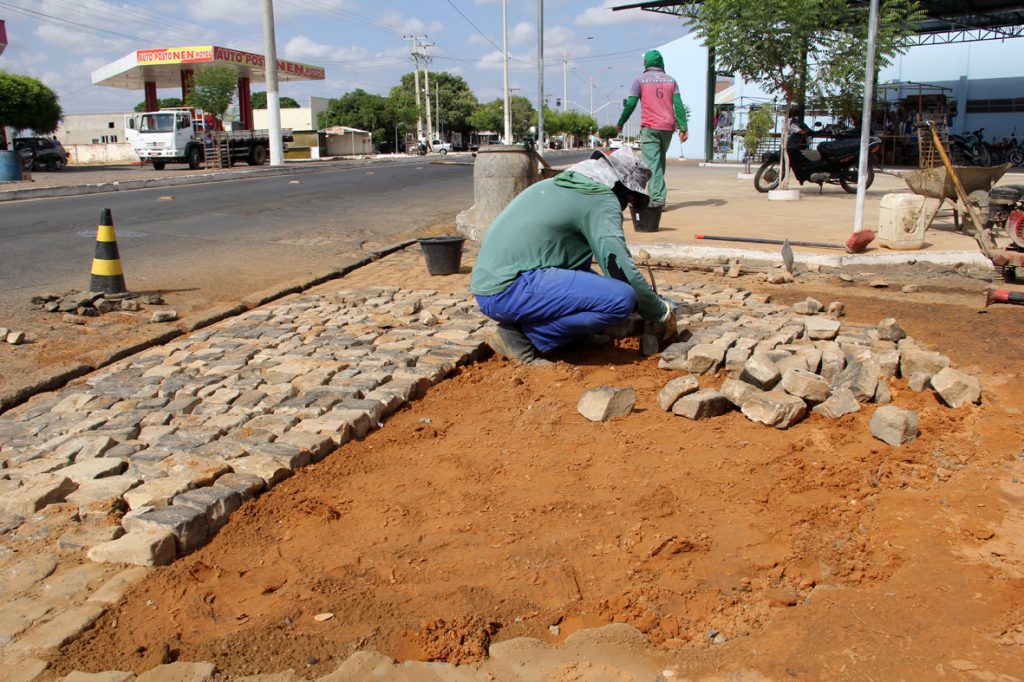Prefeitura realiza Operação Tapa-Buraco nas ruas de Água Branca
