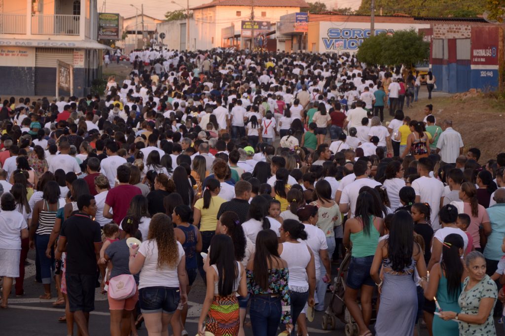 Procissão marca encerramento dos festejos da santa padroeira de Água Branca