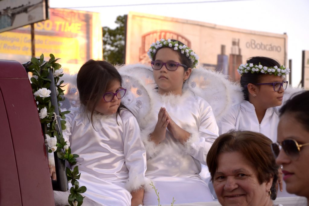 Procissão marca encerramento dos festejos da santa padroeira de Água Branca