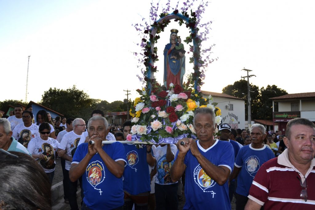 Procissão marca encerramento dos festejos da santa padroeira de Água Branca
