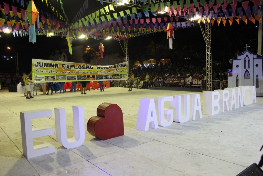 Quadrilha Explosão Nordestina de Água Branca anima Cidade Junina Quadrilha Explosão Nordestina de Água Branca anima Cidade Junina