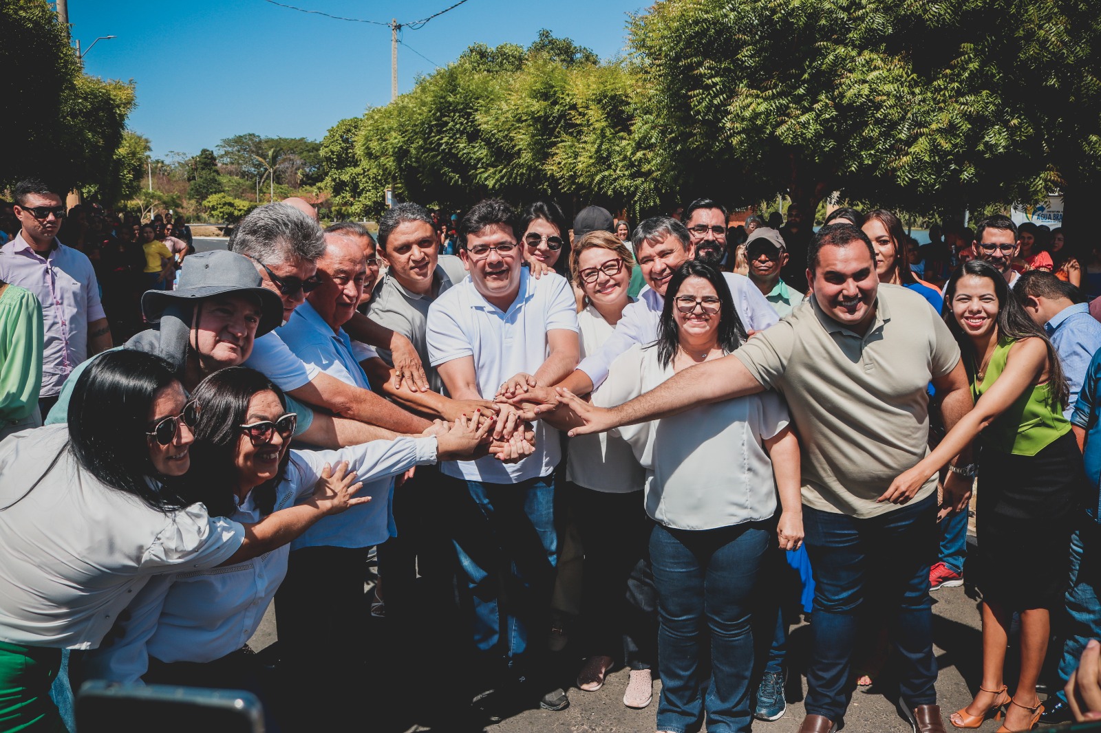 Rafael Fonteles inaugura pavimentação asfáltica da Orla do Açude em Água Branca e anuncia construção da Praça do Pescador Rafael Fonteles inaugura pavimentação asfáltica da Orla do Açude em Água Branca e anuncia construção da Praça do Pescador