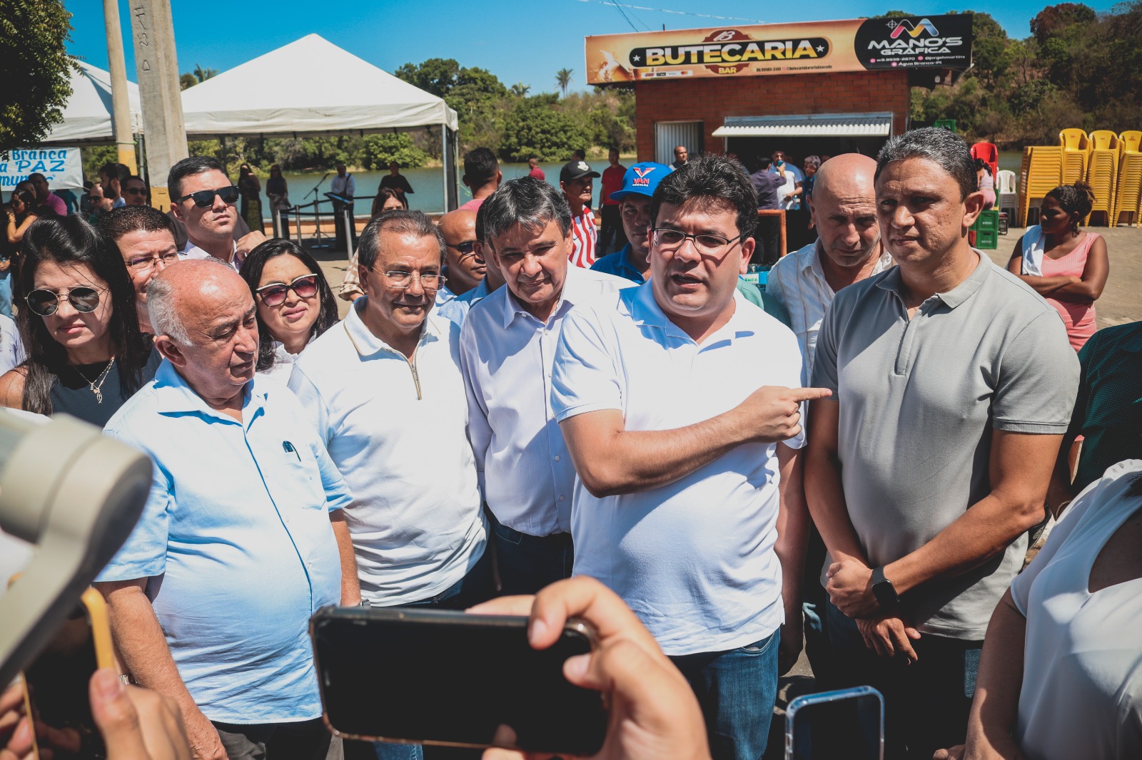 Rafael Fonteles inaugura pavimentação asfáltica da Orla do Açude em Água Branca e anuncia construção da Praça do Pescador
