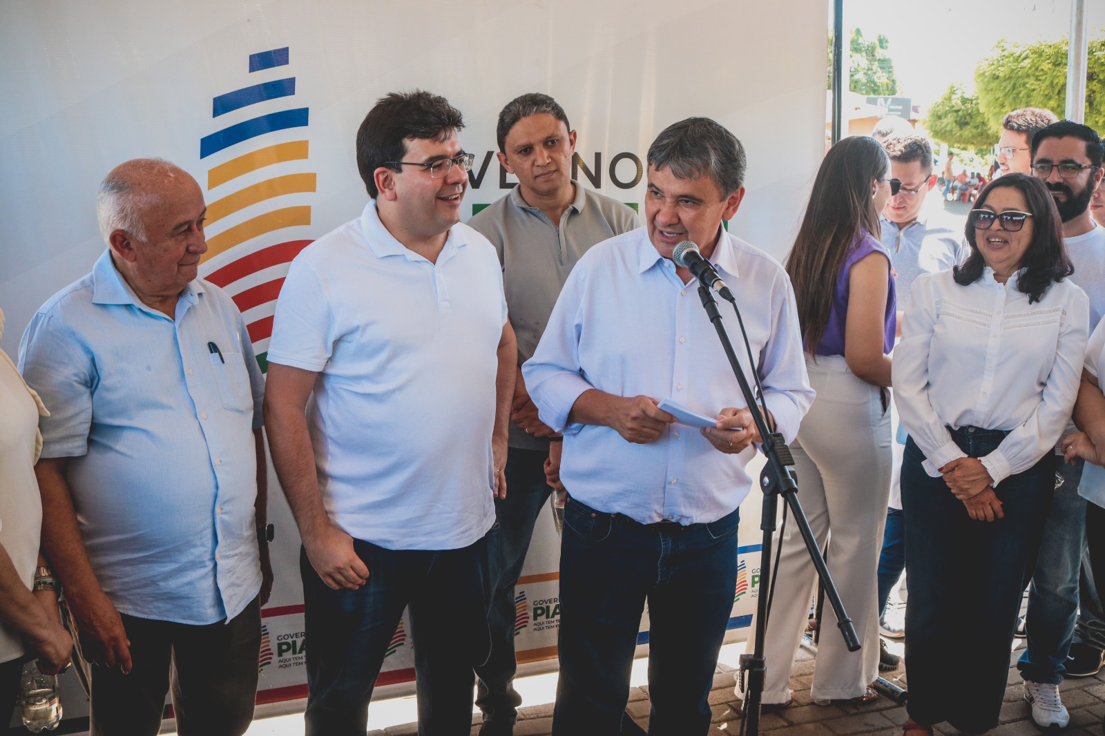 Rafael Fonteles inaugura pavimentação asfáltica da Orla do Açude em Água Branca e anuncia construção da Praça do Pescador