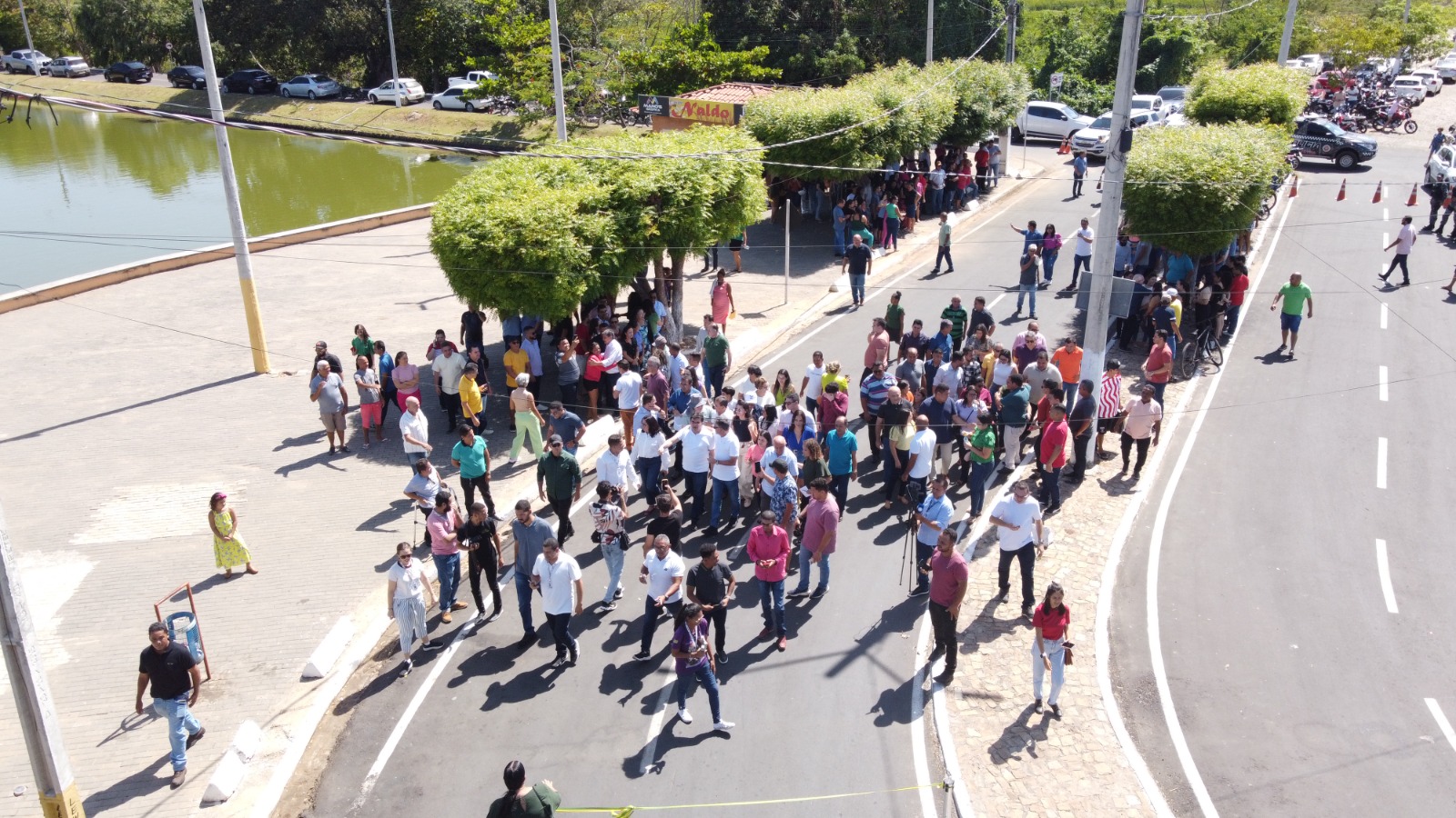 Rafael Fonteles inaugura pavimentação asfáltica da Orla do Açude em Água Branca e anuncia construção da Praça do Pescador