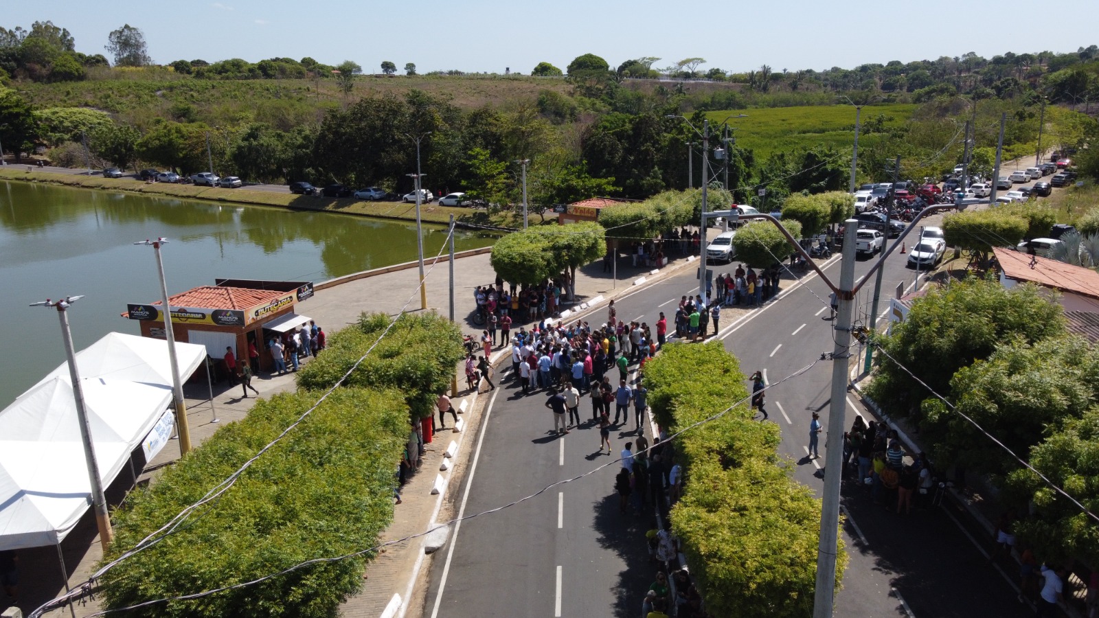 Rafael Fonteles inaugura pavimentação asfáltica da Orla do Açude em Água Branca e anuncia construção da Praça do Pescador