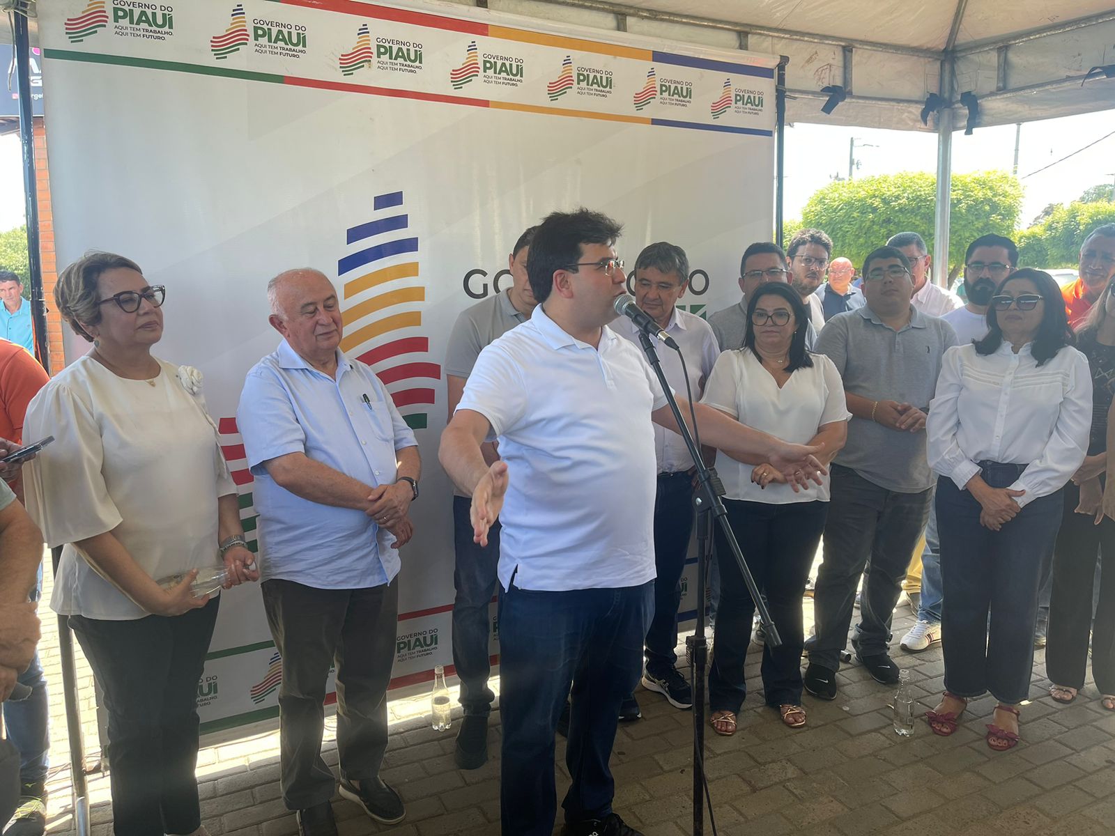 Rafael Fonteles inaugura pavimentação asfáltica da Orla do Açude em Água Branca e anuncia construção da Praça do Pescador