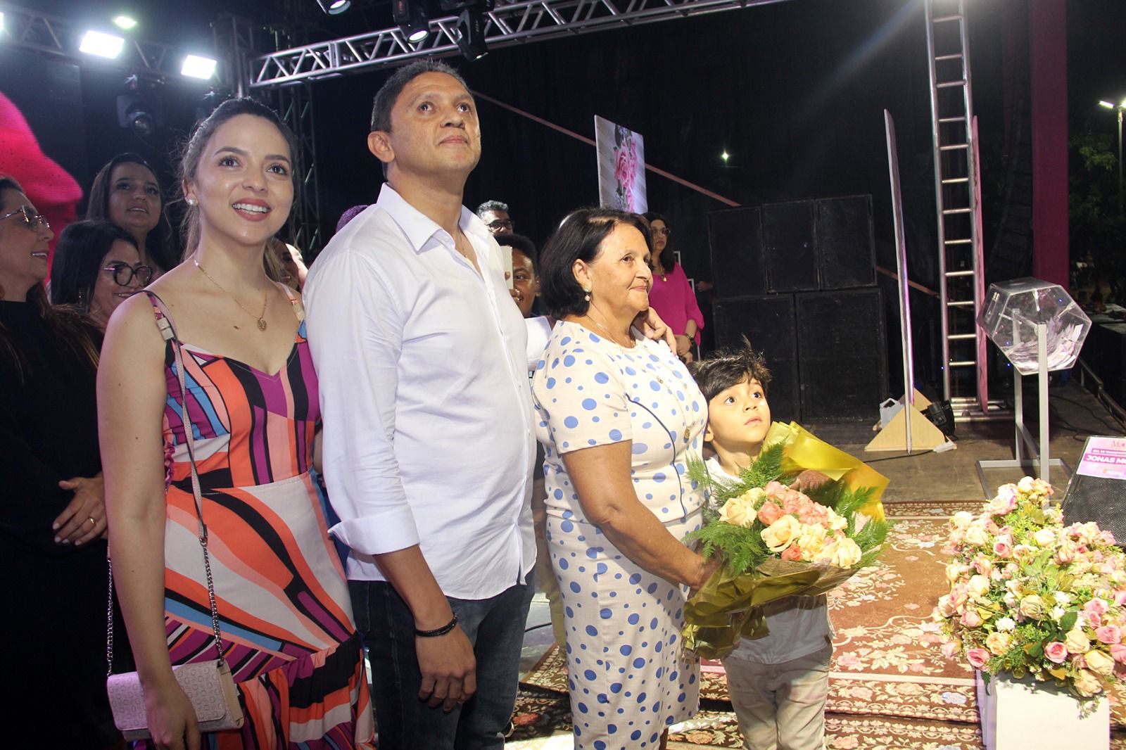 Show musical e sorteio de brindes marcam Festa das Mães em Água Branca