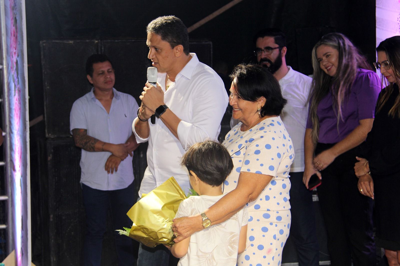 Show musical e sorteio de brindes marcam Festa das Mães em Água Branca