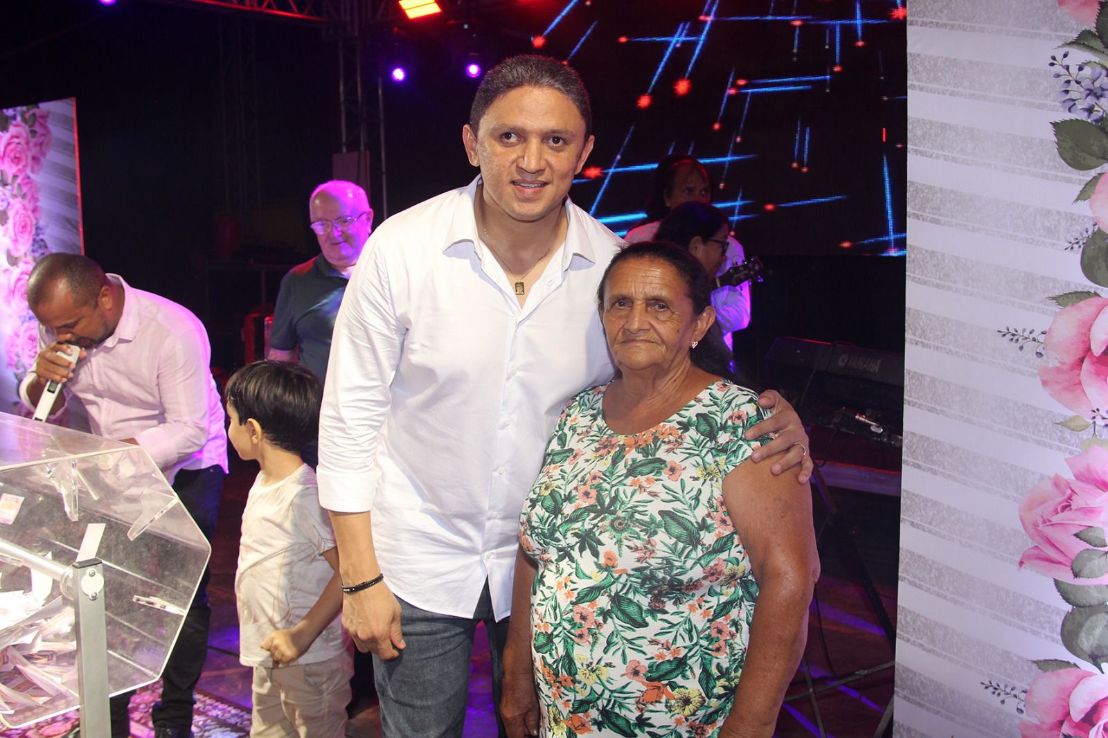Show musical e sorteio de brindes marcam Festa das Mães em Água Branca