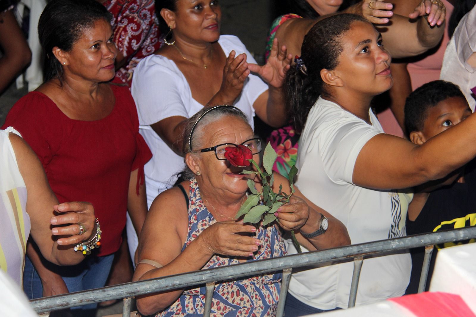 Show musical e sorteio de brindes marcam Festa das Mães em Água Branca