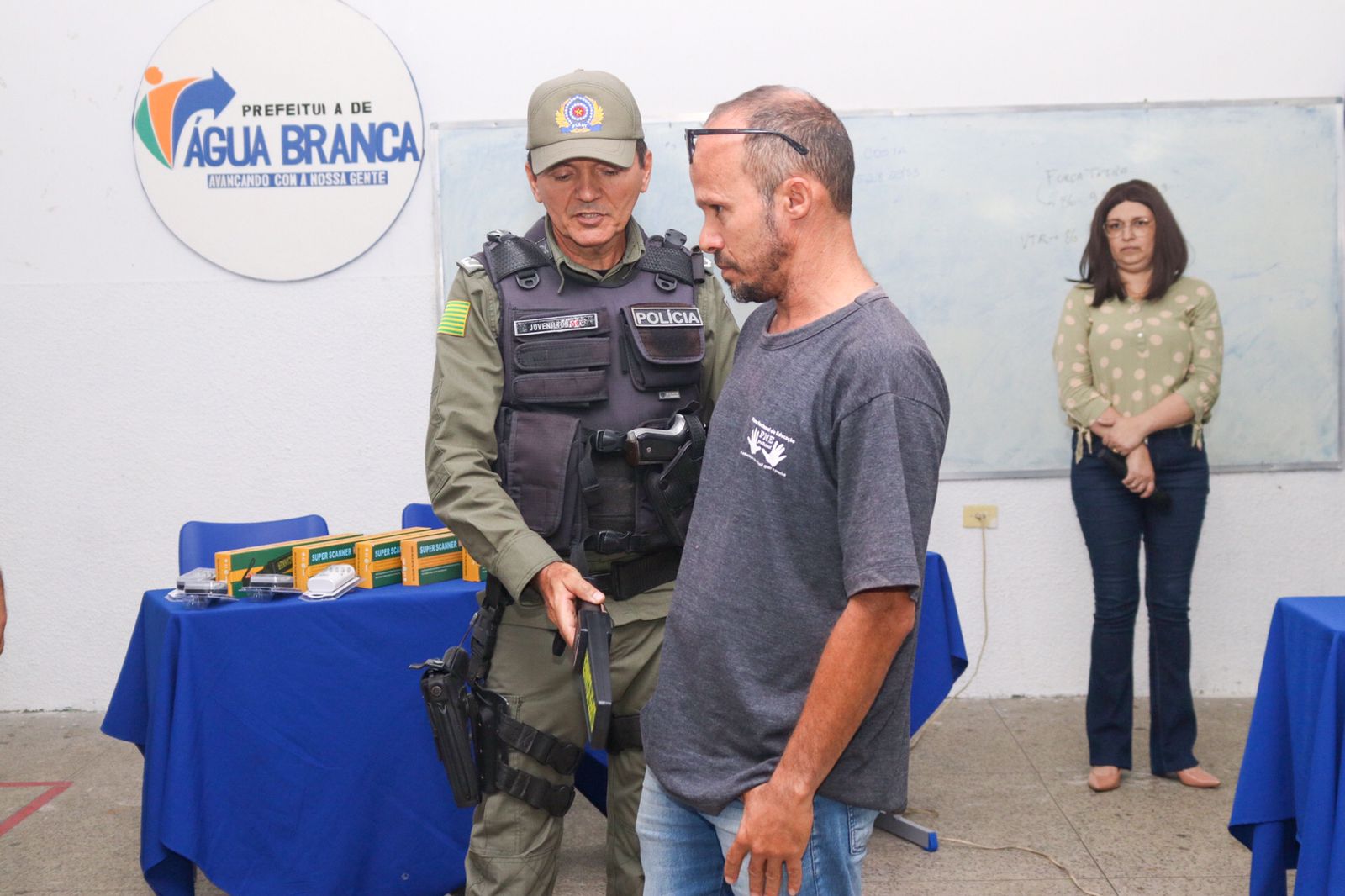 Vigilantes de escolas de Água Branca participam de capacitação ministrada pela Polícia Militar Vigilantes de escolas de Água Branca participam de capacitação ministrada pela Polícia Militar